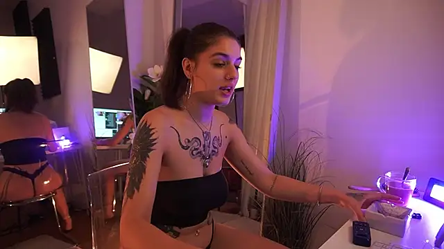 jeniffer foxx online show from September 9, 5:18 am