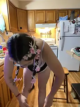 Snapshot of Mommasaurrex chatting on October 21, 2:37 am Mommasaurrex online show from October 21, 2:37 am