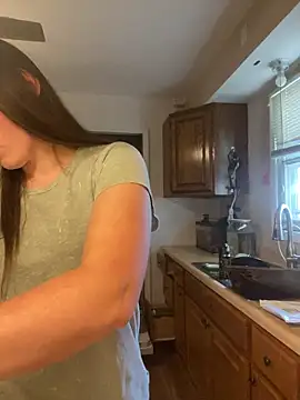 Snapshot of Mommasaurrex chatting on October 27, 8:03 pm Mommasaurrex online show from October 27, 8:03 pm