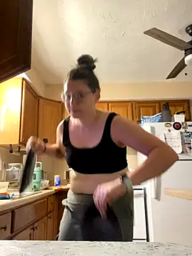 Snapshot of Mommasaurrex chatting on October 11, 1:47 pm Mommasaurrex online show from October 11, 1:47 pm