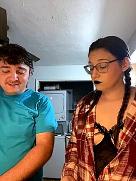 Snapshot of Mommasaurrex chatting on September 11, 2:45 am Mommasaurrex online show from September 11, 2:45 am