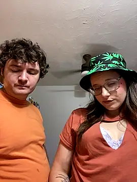 Snapshot of Mommasaurrex chatting on September 15, 3:04 am Mommasaurrex online show from September 15, 3:04 am