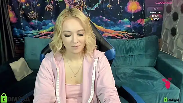 CrystalGirl99 online show from December 16, 8:20 am