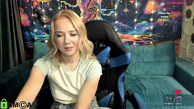 CrystalGirl99 online show from February 2, 8:46 am