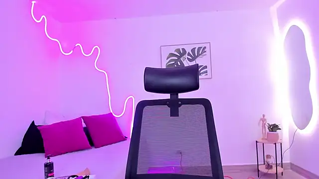 Snapshot of Cherrydollxx chatting on September 25, 1:10 pm Cherrydollxx online show from September 25, 1:10 pm