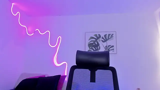 Snapshot of Cherrydollxx chatting on October 12, 1:13 pm Cherrydollxx online show from October 12, 1:13 pm