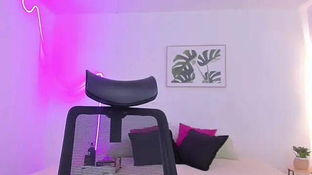 Snapshot of Cherrydollxx chatting on October 22, 1:38 pm Cherrydollxx online show from October 22, 1:38 pm