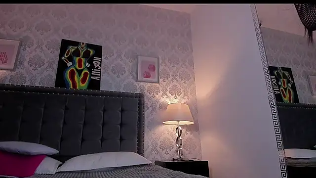 AlliisonRae online show from December 18, 11:37 am