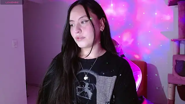 madissooon   online show from December 20, 5:11 am