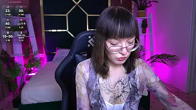 Snapshot of Pixie_Peachh chatting on November 1, 2:10 pm Pixie Peachh online show from November 1, 2:10 pm