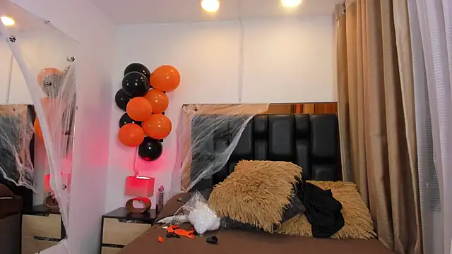 Snapshot of GiorgineTaylor chatting on October 24, 11:17 am GiorgineTaylor online show from October 24, 11:17 am