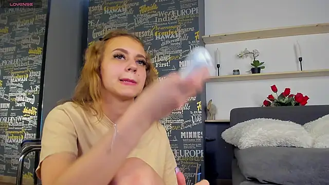 MaddieRay online show from September 9, 1:33 pm