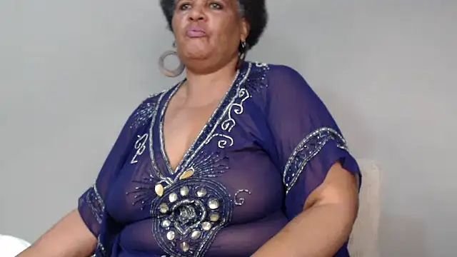 Snapshot of GrandBustyMelon chatting on October 6, 7:36 am GrandBustyMelon online show from October 6, 7:36 am