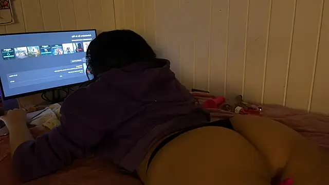 Snapshot of lau_laulu chatting on October 16, 3:42 am lau laulu online show from October 16, 3:42 am