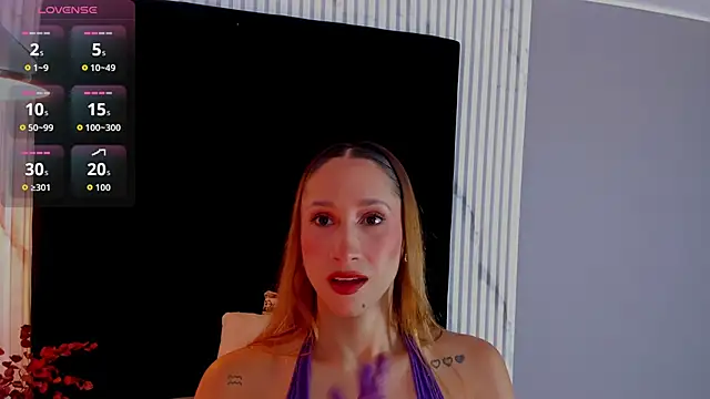 Snapshot of MONIK_FOX_CR chatting on October 4, 8:24 pm MONIK FOX CR online show from October 4, 8:24 pm