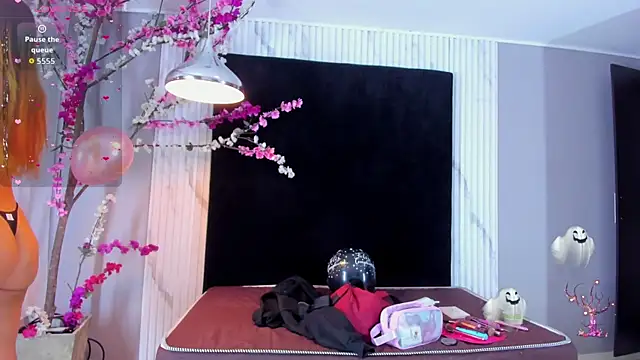 Snapshot of MONIK_FOX_CR chatting on October 27, 7:41 pm MONIK FOX CR online show from October 27, 7:41 pm