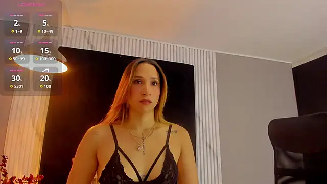 Snapshot of MONIK_FOX_CR chatting on October 18, 7:37 pm MONIK FOX CR online show from October 18, 7:37 pm