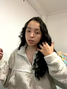 Snapshot of aliceclair_ chatting on October 12, 5:54 am aliceclair online show from October 12, 5:54 am