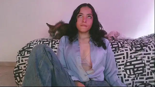 Snapshot of aliceclair_ chatting on October 26, 8:04 pm aliceclair online show from October 26, 8:04 pm