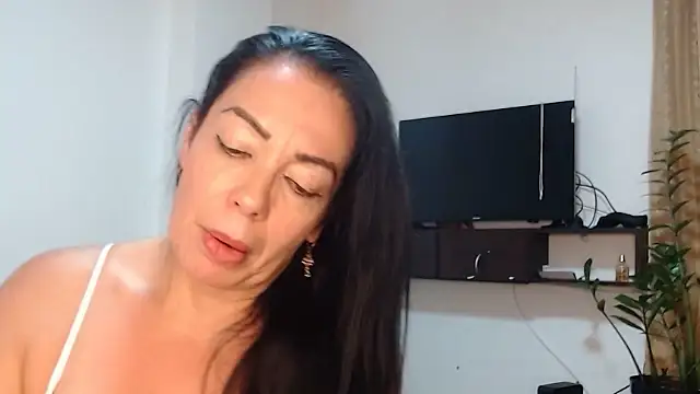 Snapshot of naiaratobon__ chatting on October 17, 1:31 am naiaratobon online show from October 17, 1:31 am