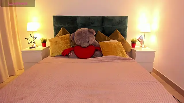 mishapallmer online show from October 19, 8:16 am