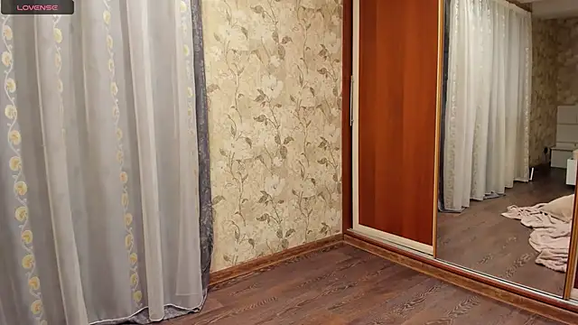 mishapallmer online show from November 24, 10:28 am