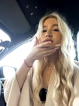 Snapshot of Kiss_Avrora_ chatting on September 18, 4:11 am Kiss Avrora online show from September 18, 4:11 am