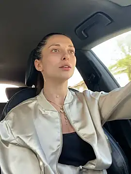 EllyLynn online show from April 8, 9:44 am