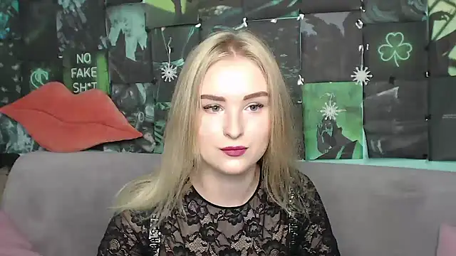 Snapshot of SofySofty chatting on September 9, 4:34 am SofySofty online show from September 9, 4:34 am