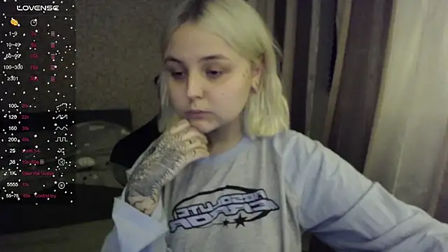 Snapshot of vendymories chatting on October 24, 12:17 am vendymories online show from October 24, 12:17 am