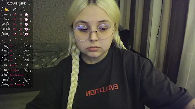 Snapshot of vendymories chatting on October 14, 11:07 pm vendymories online show from October 14, 11:07 pm