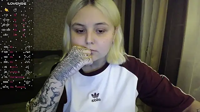 Snapshot of vendymories chatting on October 30, 11:06 pm vendymories online show from October 30, 11:06 pm