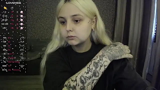 Snapshot of vendymories chatting on October 7, 11:36 am vendymories online show from October 7, 11:36 am