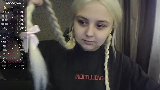 Snapshot of vendymories chatting on September 19, 3:11 pm vendymories online show from September 19, 3:11 pm