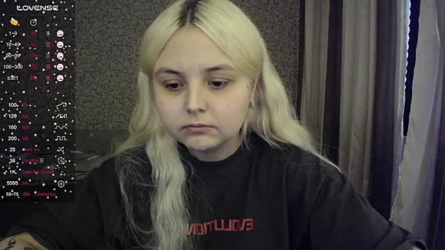 Snapshot of vendymories chatting on October 8, 11:47 am vendymories online show from October 8, 11:47 am