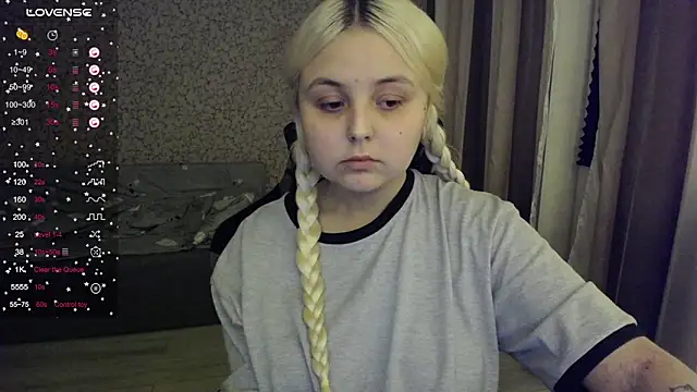 Snapshot of vendymories chatting on October 13, 10:01 pm vendymories online show from October 13, 10:01 pm