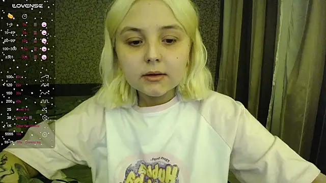 Snapshot of vendymories chatting on October 19, 3:41 am vendymories online show from October 19, 3:41 am