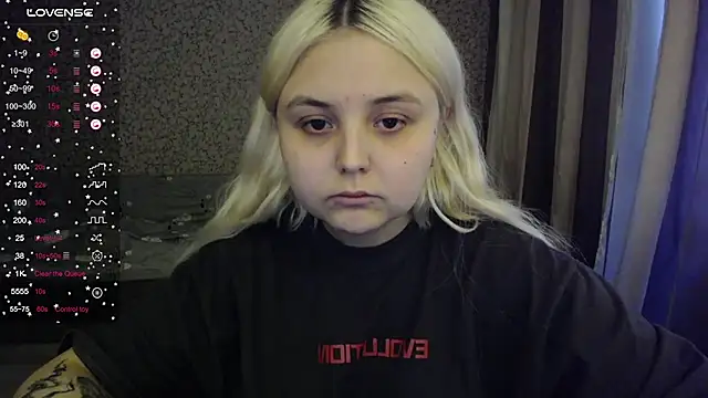 Snapshot of vendymories chatting on October 11, 1:58 pm vendymories online show from October 11, 1:58 pm