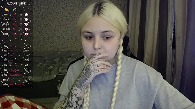 Snapshot of vendymories chatting on October 9, 2:43 pm vendymories online show from October 9, 2:43 pm