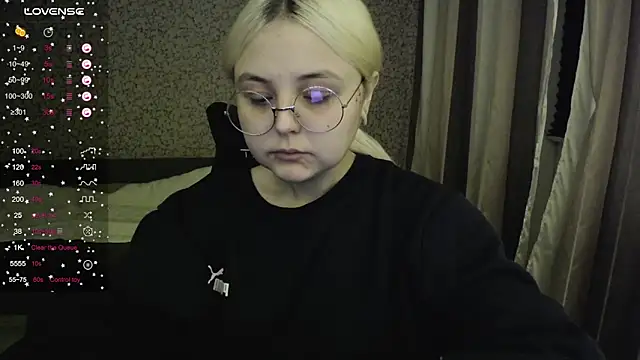 Snapshot of vendymories chatting on October 17, 3:21 am vendymories online show from October 17, 3:21 am