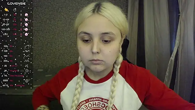 Snapshot of vendymories chatting on September 27, 1:29 pm vendymories online show from September 27, 1:29 pm