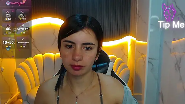 Snapshot of Eilyn_love_b chatting on October 13, 12:52 pm Eilyn love b online show from October 13, 12:52 pm