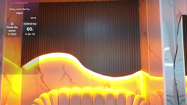 Snapshot of Eilyn_love_b chatting on October 27, 12:44 pm Eilyn love b online show from October 27, 12:44 pm