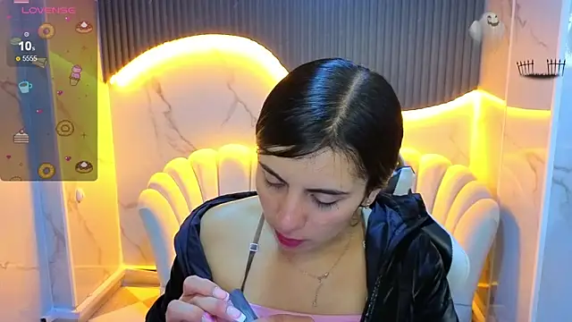 Snapshot of Eilyn_love_b chatting on October 29, 1:04 pm Eilyn love b online show from October 29, 1:04 pm