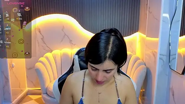 Snapshot of Eilyn_love_b chatting on November 1, 1:26 pm Eilyn love b online show from November 1, 1:26 pm