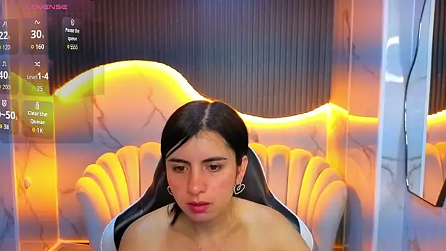 Snapshot of Eilyn_love_b chatting on October 30, 1:12 pm Eilyn love b online show from October 30, 1:12 pm