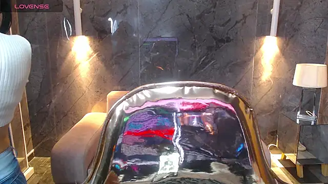 Snapshot of Eilyn_love_b chatting on October 21, 12:53 pm Eilyn love b online show from October 21, 12:53 pm