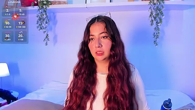 Nicolle Evanss  online show from April 3, 1:14 am