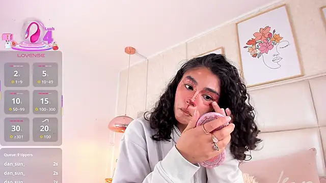 Puffy Hearts online show from October 30, 7:48 pm