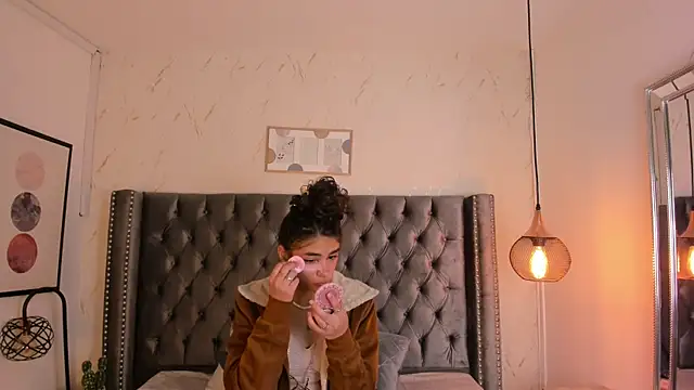 Puffy Hearts online show from September 25, 3:33 pm